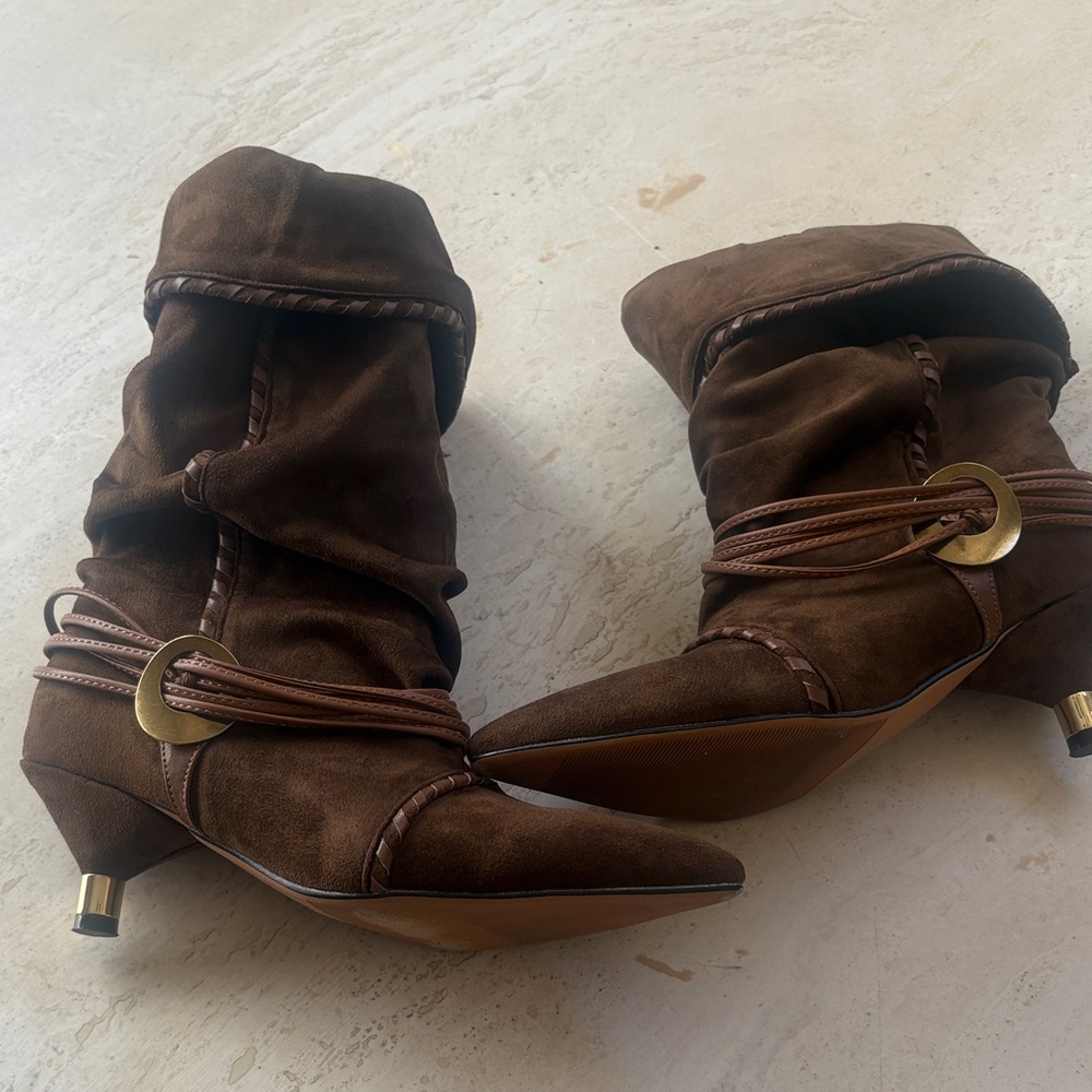 Elegant Brown Heeled Boots with Gold Details